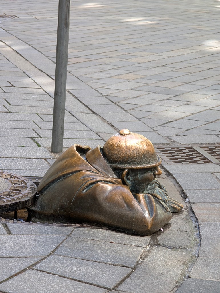 cumil sewage man statue bratislava